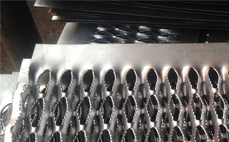 不锈钢鳄鱼嘴防滑板 不锈钢鳄鱼嘴防滑板