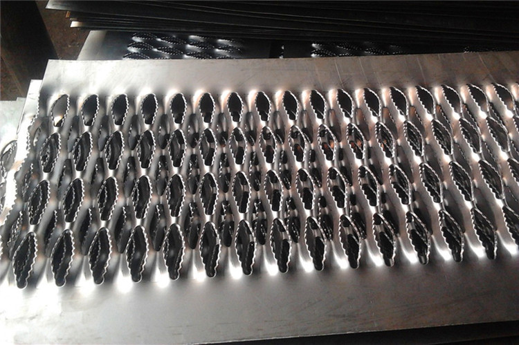 不锈钢鳄鱼嘴金属防滑网