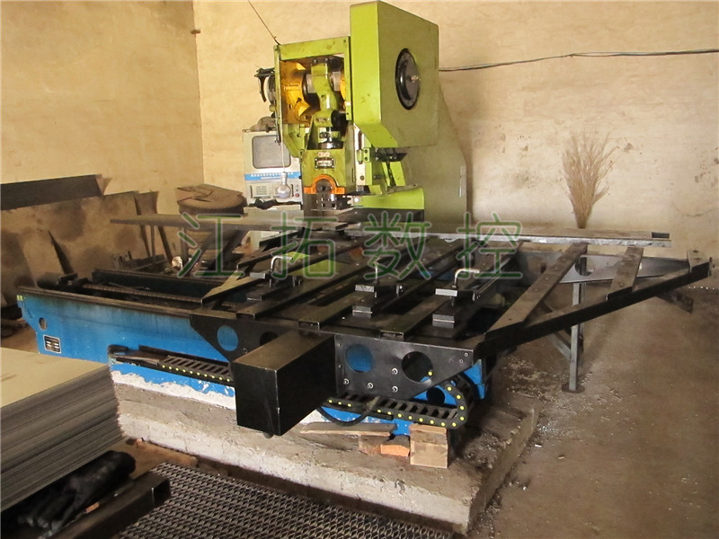 江拓数控冲床设备