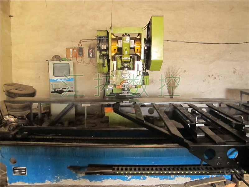 江拓数控冲床设备