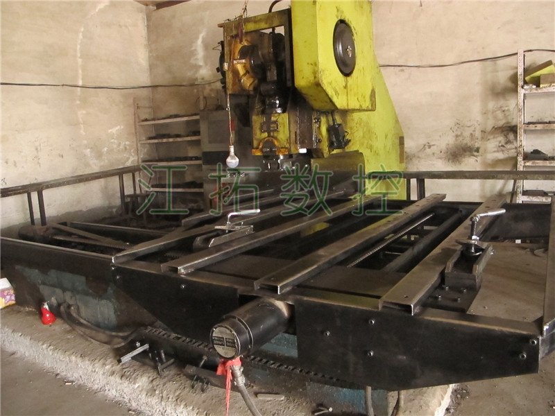 江拓数控冲床设备