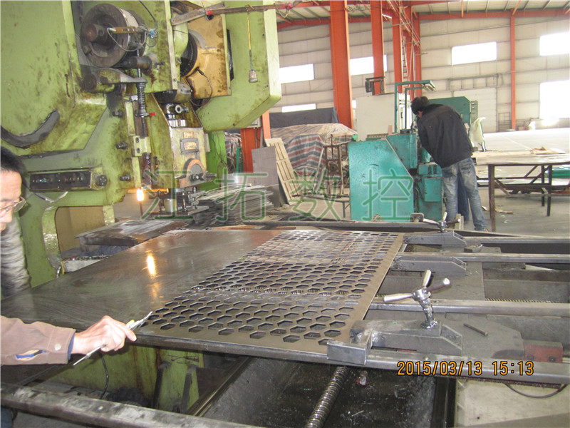 江拓数控冲床设备