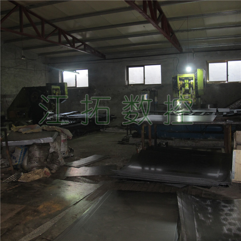 江拓数控冲床设备